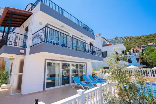 Villa Ateş Kışla 8 Kişilik Deniz Manzaralı Villa
