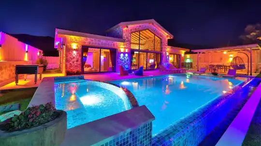 Villa Happiness Sarıbelen'de Çocuk Oyun Alanı Olan Jakuzili Aile Villası