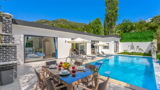 Villa Karaardıç 5 kişilik özel havuzlu kiralık villa