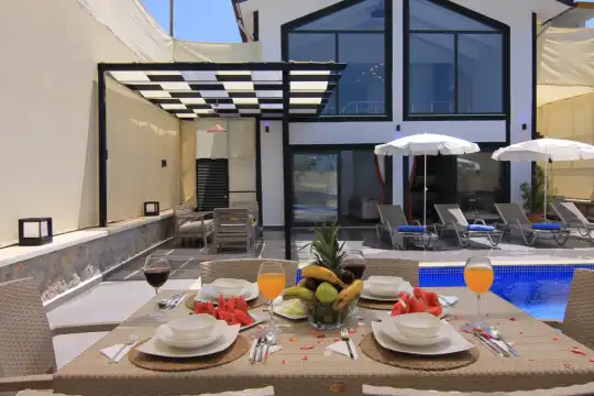 Villa Kocadağ Merkeze Yakın Jakuzili Villa 