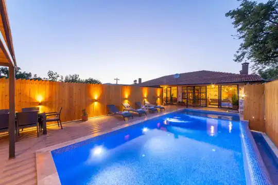 Villa Nostalji Bezirgan 7 Kişilik Villa
