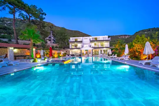 Villa Serenity Muhafazakar Özel Havuzlu Deniz Manzaralı Kiralık Villa