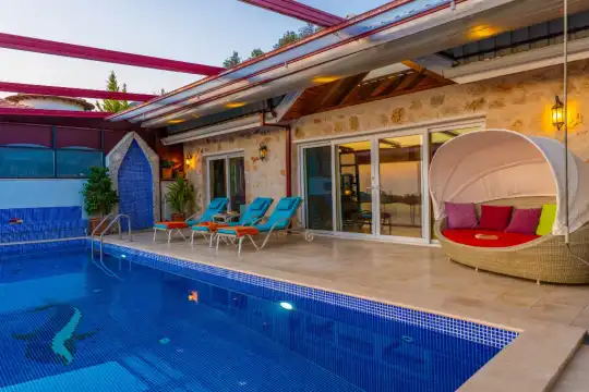 Villa Sude Kalkan İslamlar da Havuzu Isıtmalı Günlük Kiralık Villa