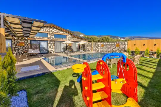 Villa Yıldız Çavdır Lüks Geniş Bahçeli Korunaklı Villa